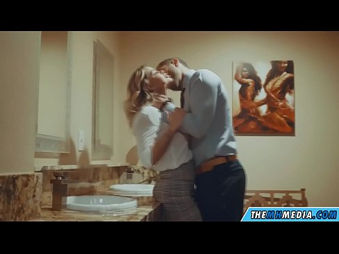 ❤️ Quando uma loira peituda o seduz numa casa de banho pública ❌ Porno de qualidade em porno pt.porngifmag-com.ru